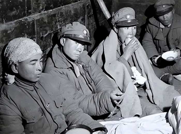 1950年，解放军接管被遗忘4年的边境哨所，发现8名国民党士兵