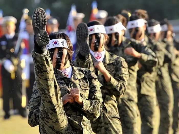 5000万韩国人无法根治的弊病，韩国兵役如何摧毁一个青年人？
