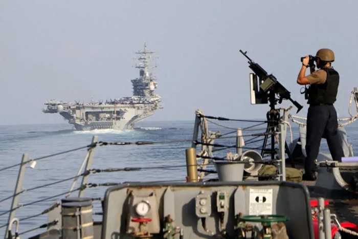 美军追捕伊朗军火船，两名海豹特种兵跳帮失败，坠海失踪下落不明