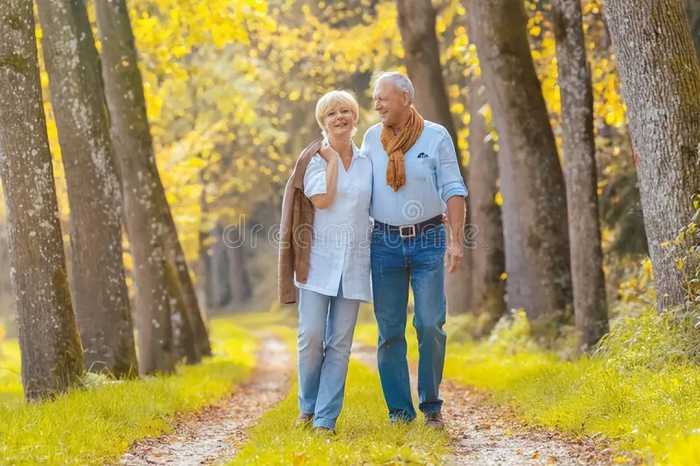 长期走路有助于长寿吗？过了65岁的老人，尽量做好这4件事