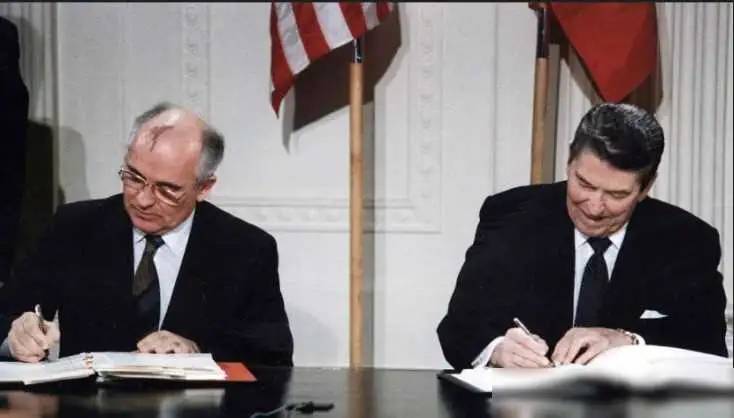 历史竟如此开玩笑？30年前，戈尔巴乔夫搞垮苏联，而美国是何反