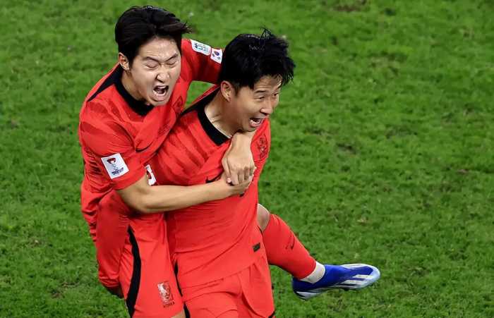 卡塔尔压哨晋级，日本爆冷出局，四强全员落位，亚洲杯最新排名